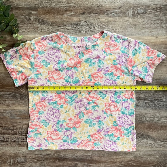 Vintage Pastel Floral Scoop Neck T-Shirt - Picture 11 of 13